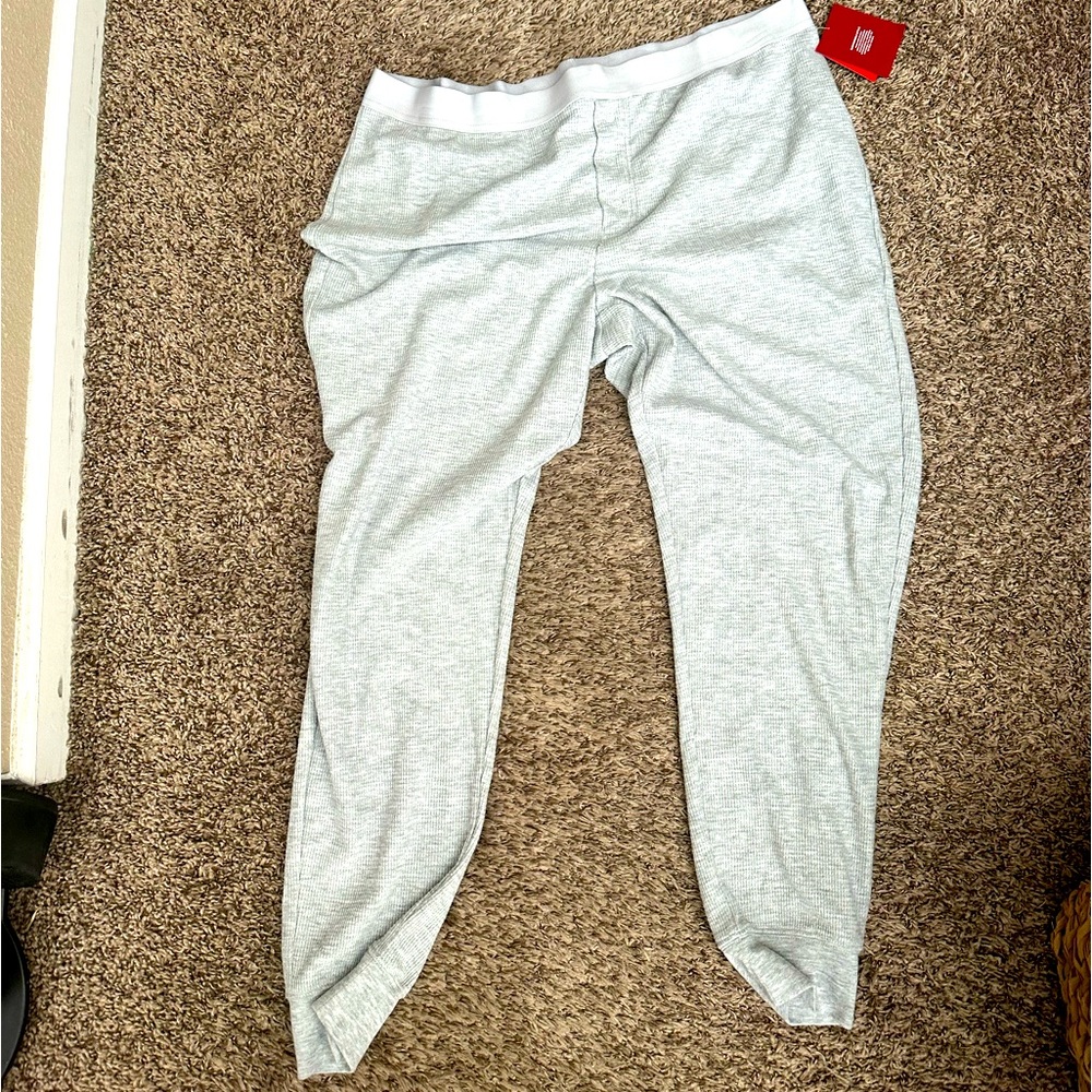 This is for 2 pairs! One is XL & one is XXL